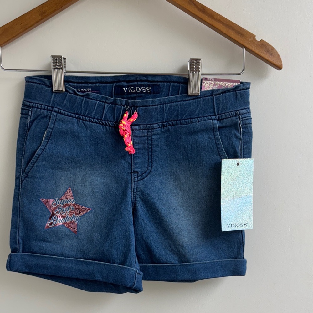 NWT girls size 10 Vigoss Denim Shorts with Pink Star Detail, pockets, pull on